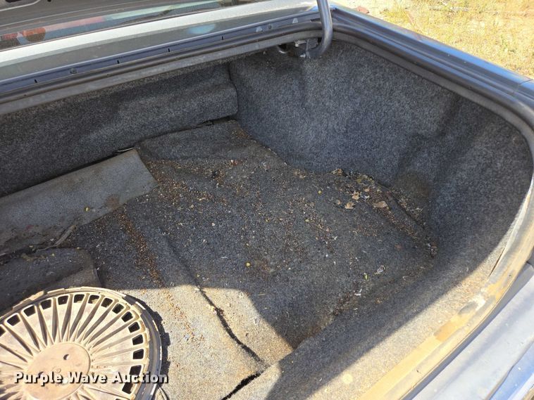 image for item DY1185 1991 Chrysler New Yorker Salon 