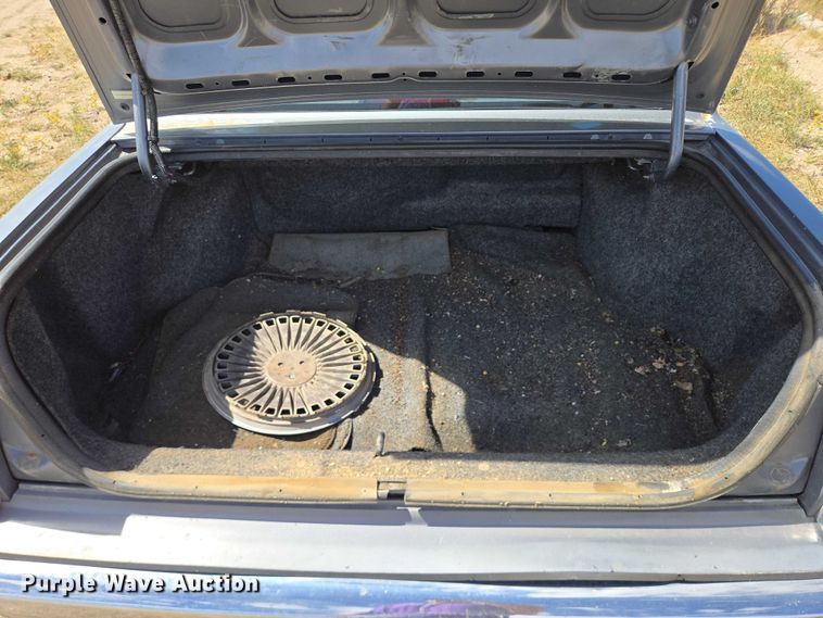 image for item DY1185 1991 Chrysler New Yorker Salon 