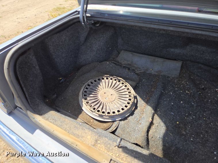 image for item DY1185 1991 Chrysler New Yorker Salon 