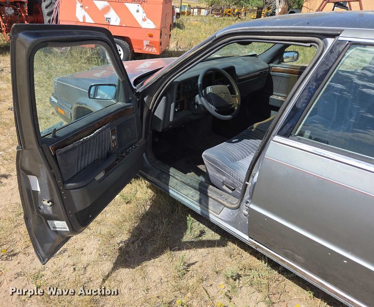 image for item DY1185 1991 Chrysler New Yorker Salon 