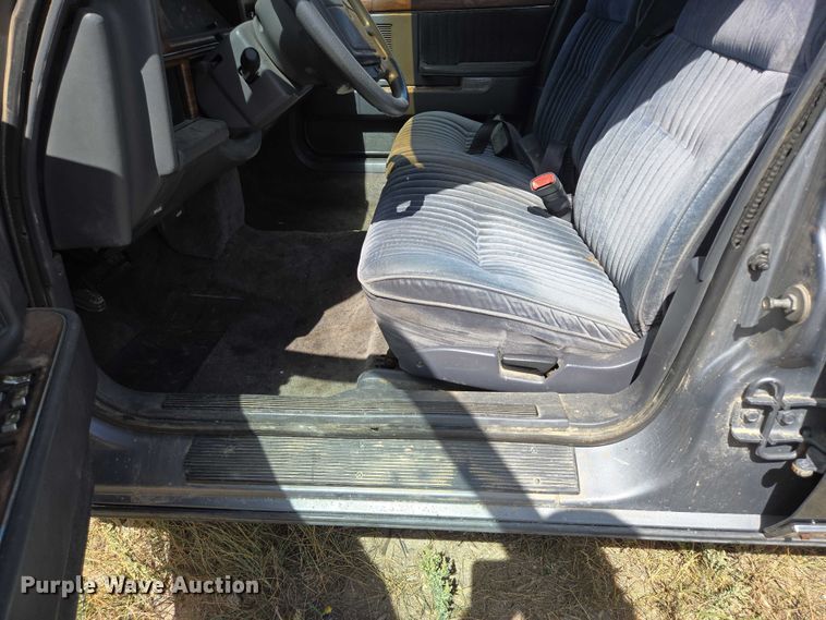 image for item DY1185 1991 Chrysler New Yorker Salon 