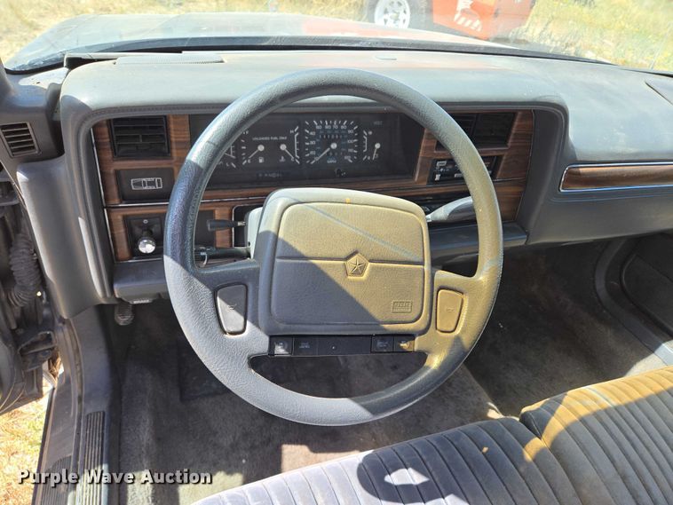 image for item DY1185 1991 Chrysler New Yorker Salon 
