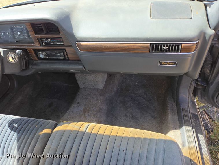 image for item DY1185 1991 Chrysler New Yorker Salon 