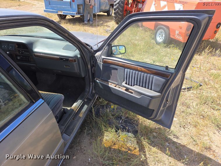 image for item DY1185 1991 Chrysler New Yorker Salon 