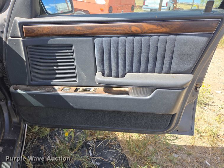 image for item DY1185 1991 Chrysler New Yorker Salon 