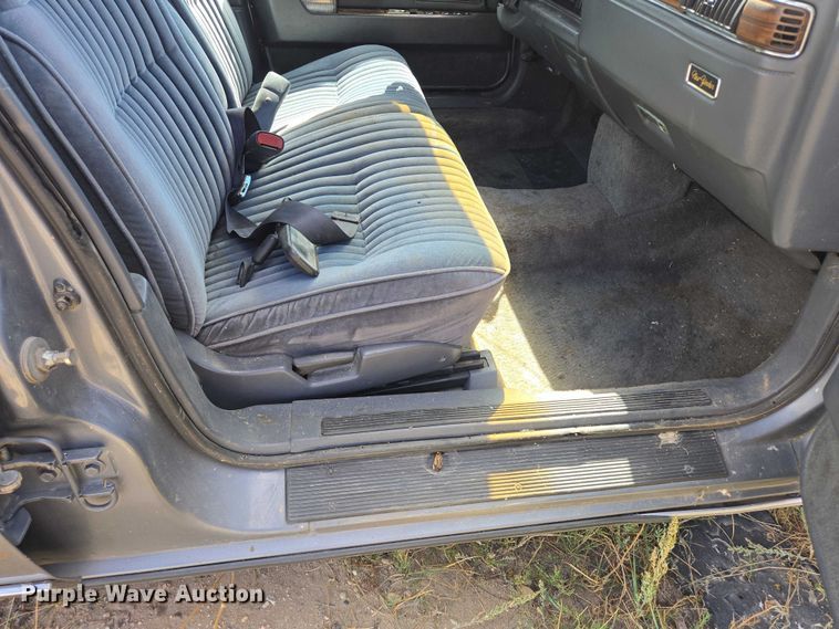 image for item DY1185 1991 Chrysler New Yorker Salon 