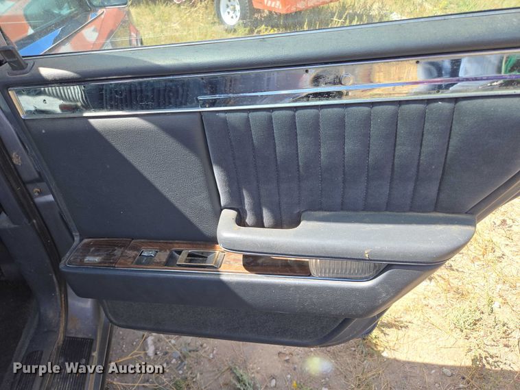 image for item DY1185 1991 Chrysler New Yorker Salon 