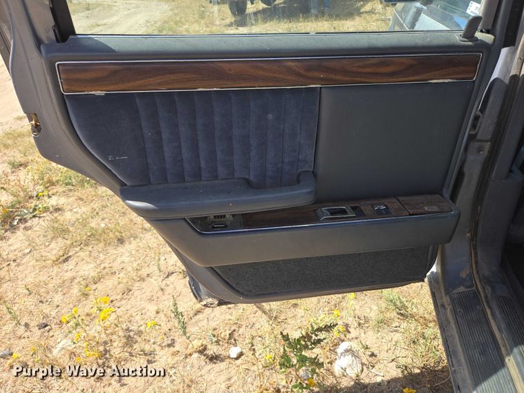 image for item DY1185 1991 Chrysler New Yorker Salon 