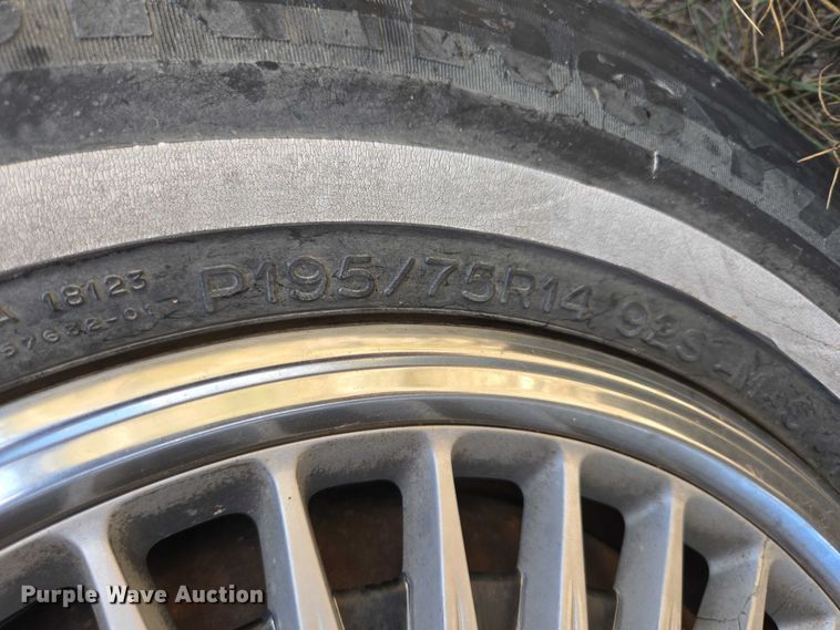 image for item DY1185 1991 Chrysler New Yorker Salon 