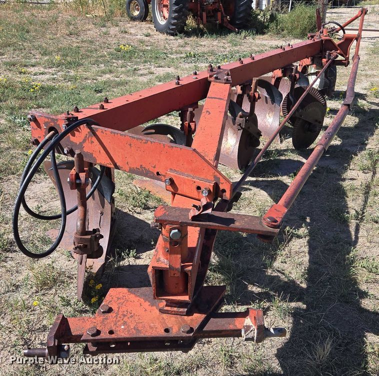 image for item DY1187 International 710 plow
