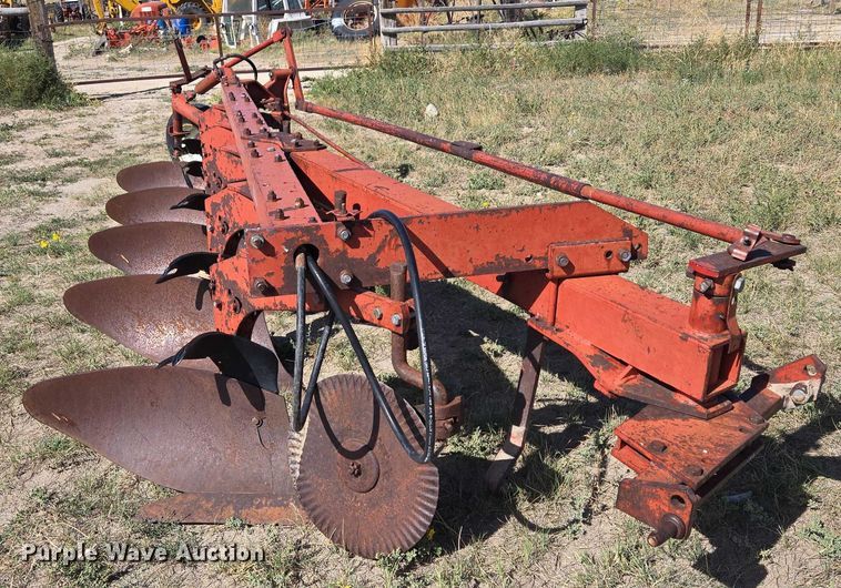 image for item DY1187 International 710 plow