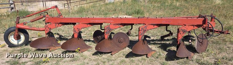 image for item DY1187 International 710 plow
