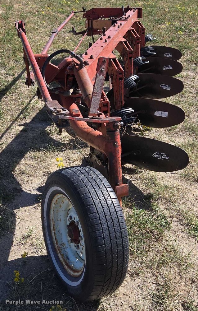 image for item DY1187 International 710 plow
