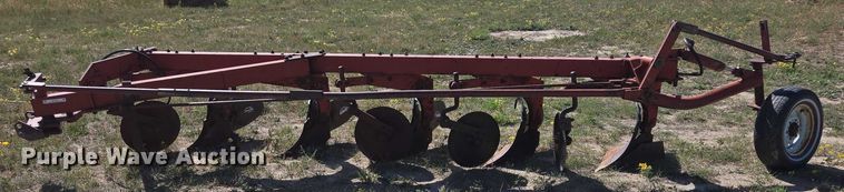 image for item DY1187 International 710 plow