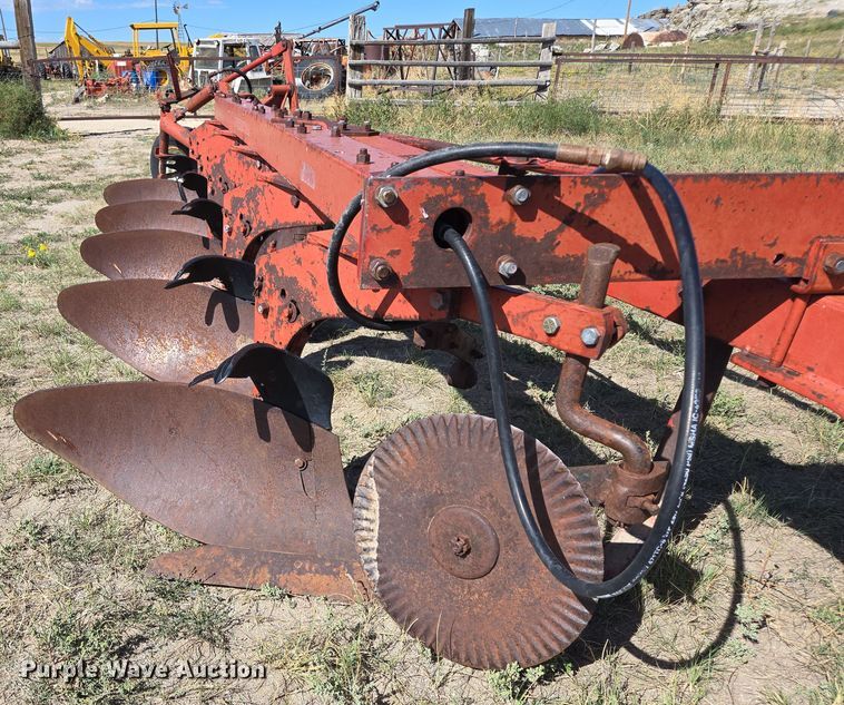 image for item DY1187 International 710 plow