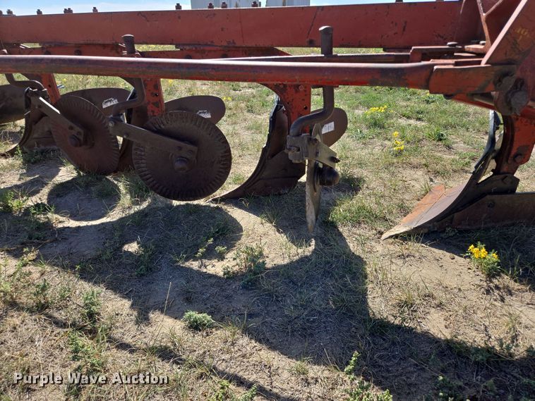 image for item DY1187 International 710 plow