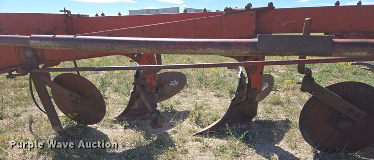 image for item DY1187 International 710 plow