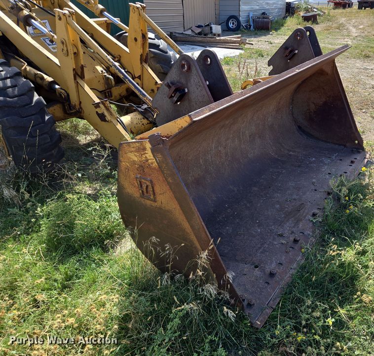 image for item DY1188 1981 Caterpillar 910 wheel loader
