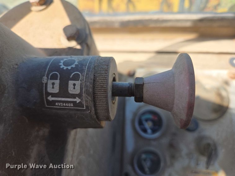 image for item DY1188 1981 Caterpillar 910 wheel loader