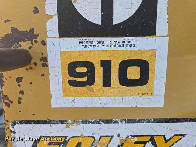 image for item DY1188 1981 Caterpillar 910 wheel loader