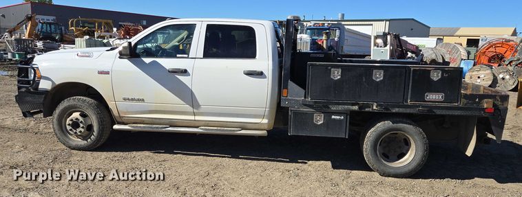 image for item DY1240 2019 RAM 3500HD Crew Cab flatbed pickup truck