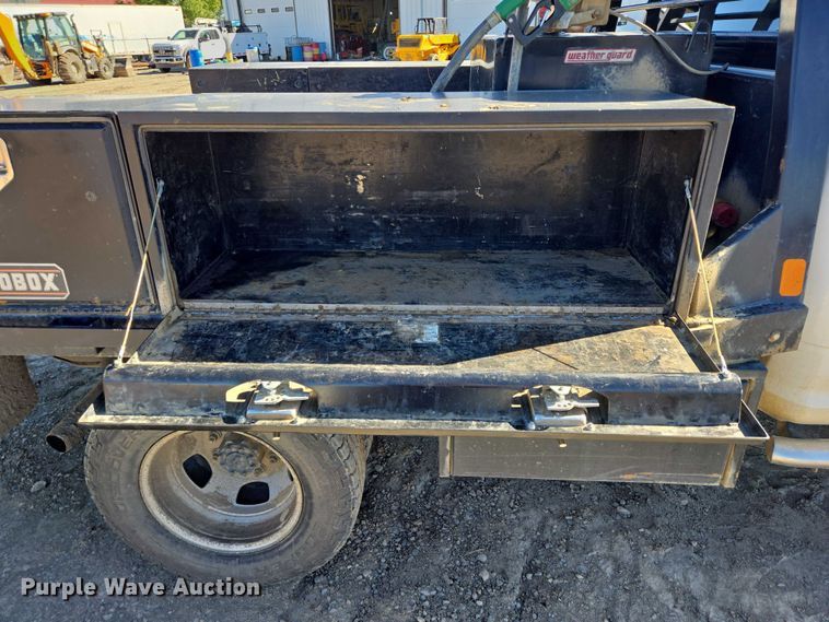 image for item DY1240 2019 RAM 3500HD Crew Cab flatbed pickup truck