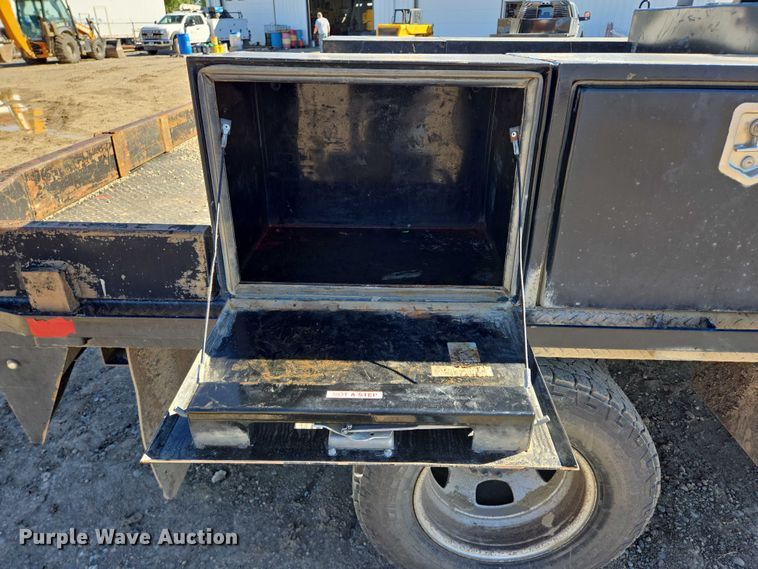 image for item DY1240 2019 RAM 3500HD Crew Cab flatbed pickup truck