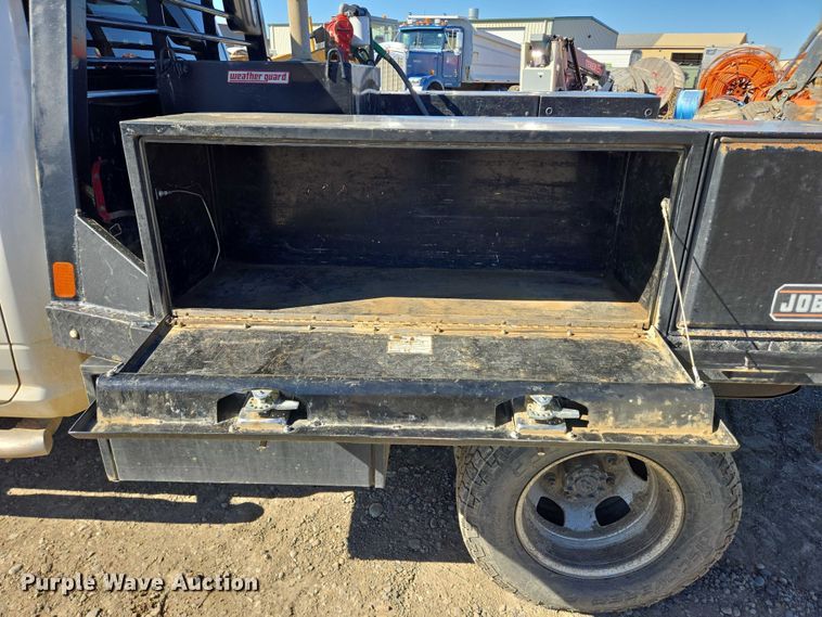 image for item DY1240 2019 RAM 3500HD Crew Cab flatbed pickup truck