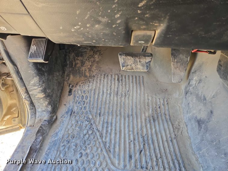 image for item DY1240 2019 RAM 3500HD Crew Cab flatbed pickup truck