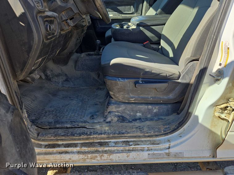 image for item DY1240 2019 RAM 3500HD Crew Cab flatbed pickup truck