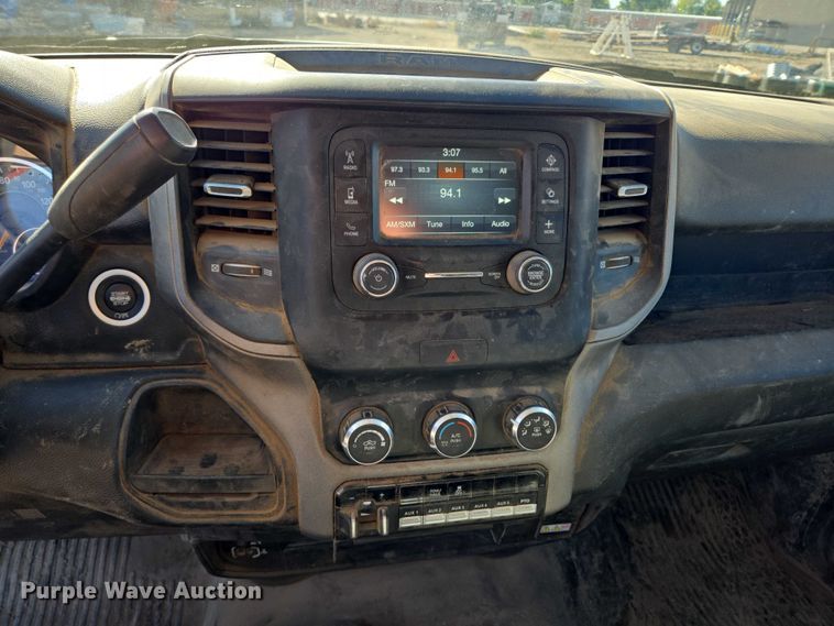 image for item DY1240 2019 RAM 3500HD Crew Cab flatbed pickup truck