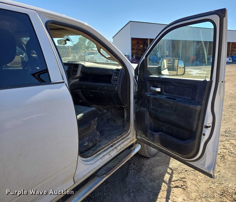 image for item DY1240 2019 RAM 3500HD Crew Cab flatbed pickup truck