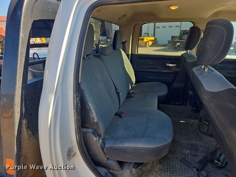 image for item DY1240 2019 RAM 3500HD Crew Cab flatbed pickup truck