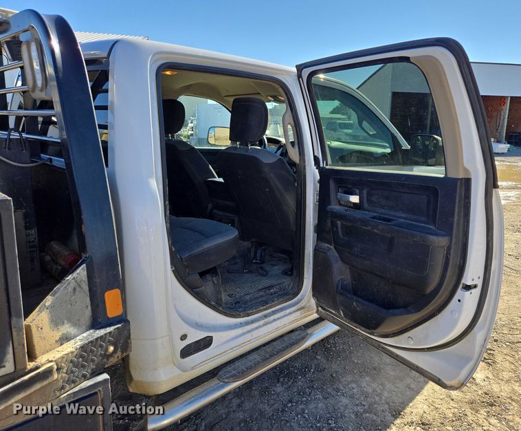 image for item DY1240 2019 RAM 3500HD Crew Cab flatbed pickup truck