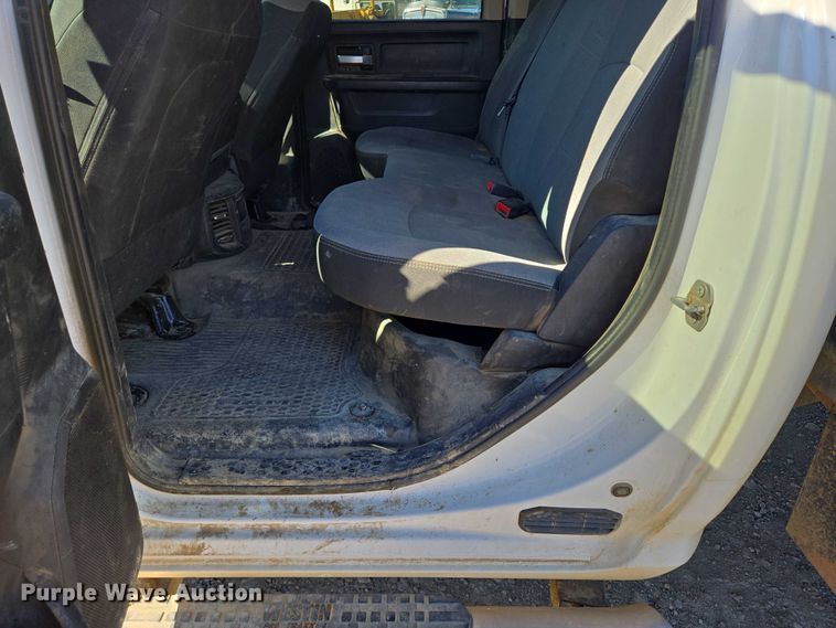 image for item DY1240 2019 RAM 3500HD Crew Cab flatbed pickup truck