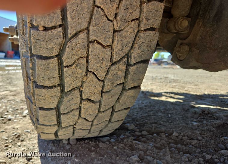 image for item DY1240 2019 RAM 3500HD Crew Cab flatbed pickup truck