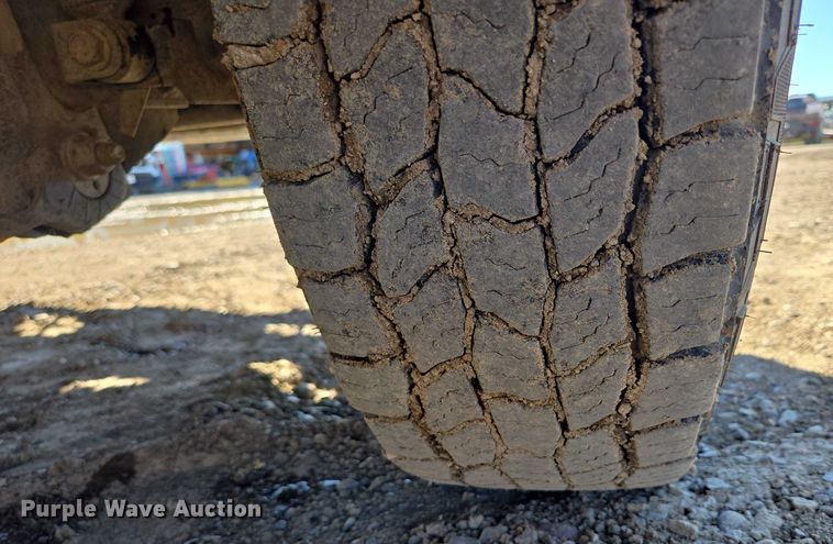 image for item DY1240 2019 RAM 3500HD Crew Cab flatbed pickup truck