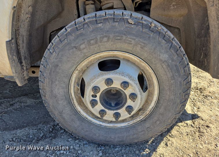 image for item DY1240 2019 RAM 3500HD Crew Cab flatbed pickup truck