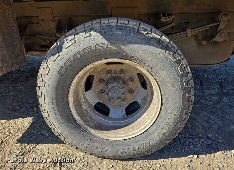 image for item DY1240 2019 RAM 3500HD Crew Cab flatbed pickup truck