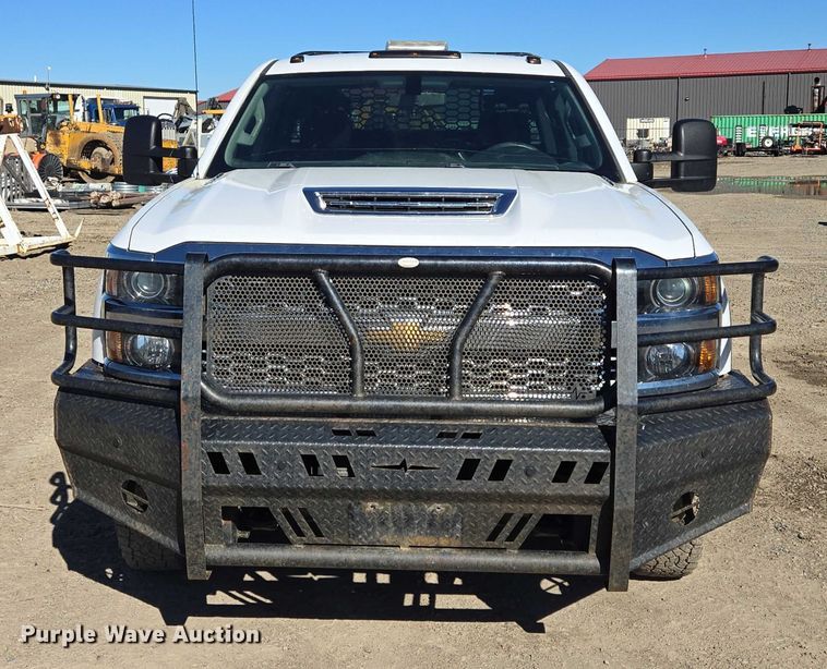 image for item DY1241 2019 Chevrolet Silverado 3500HD Crew Cab flatbed pickup truck