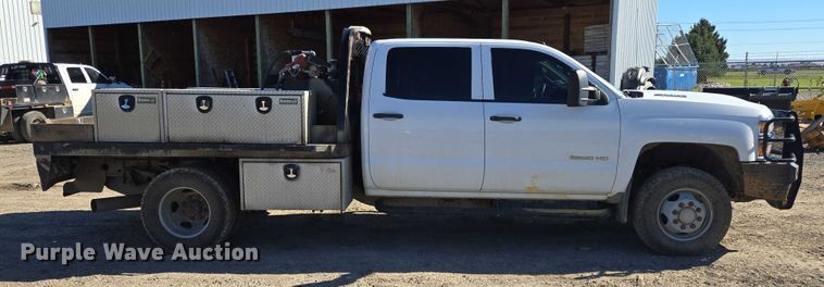 image for item DY1241 2019 Chevrolet Silverado 3500HD Crew Cab flatbed pickup truck