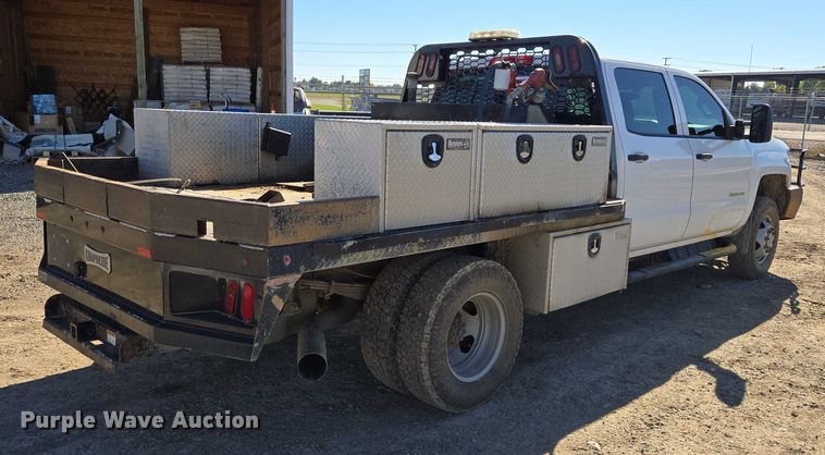 image for item DY1241 2019 Chevrolet Silverado 3500HD Crew Cab flatbed pickup truck