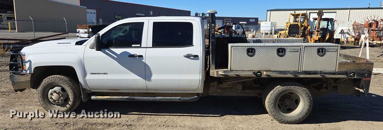 image for item DY1241 2019 Chevrolet Silverado 3500HD Crew Cab flatbed pickup truck