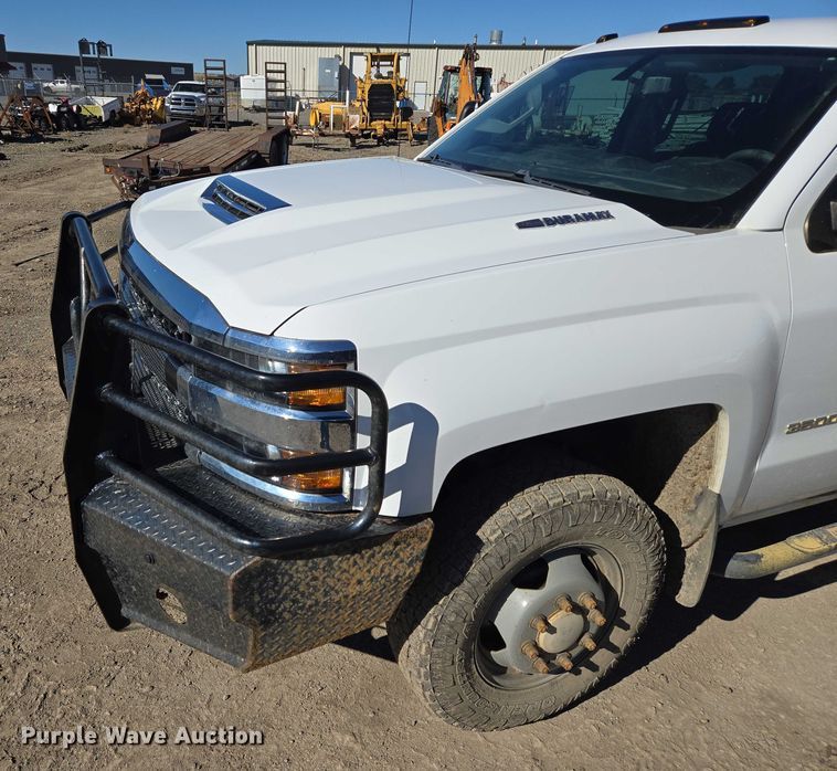 image for item DY1241 2019 Chevrolet Silverado 3500HD Crew Cab flatbed pickup truck