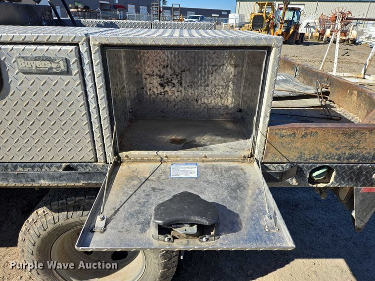 image for item DY1241 2019 Chevrolet Silverado 3500HD Crew Cab flatbed pickup truck