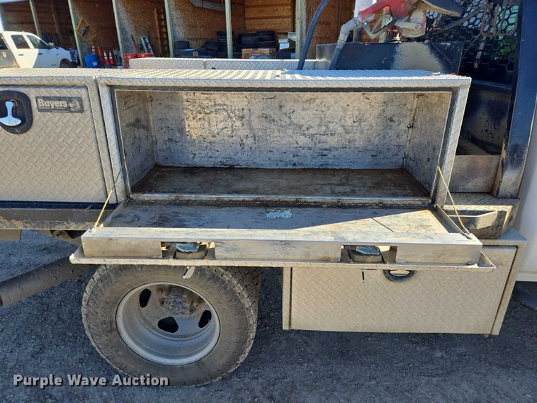 image for item DY1241 2019 Chevrolet Silverado 3500HD Crew Cab flatbed pickup truck