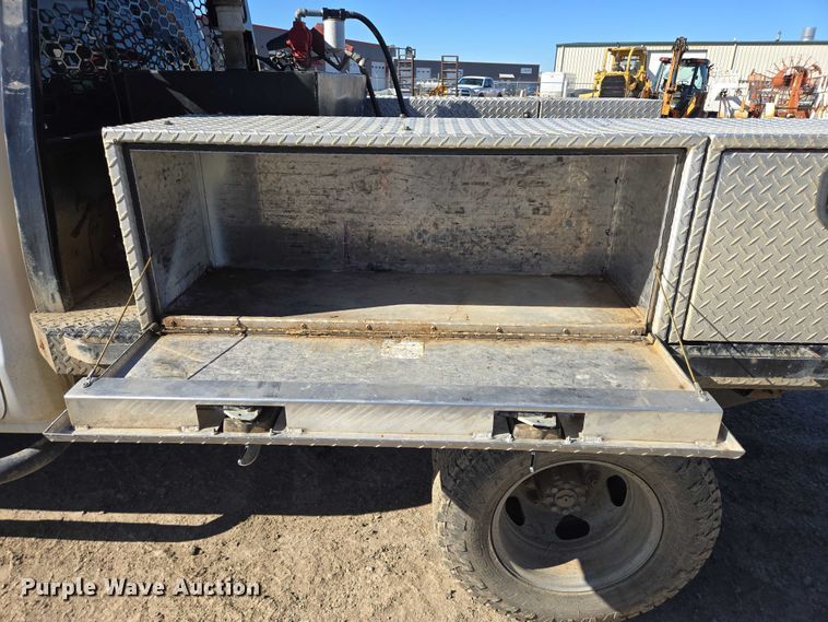 image for item DY1241 2019 Chevrolet Silverado 3500HD Crew Cab flatbed pickup truck