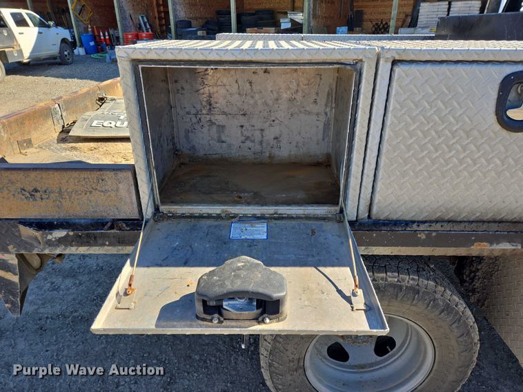 image for item DY1241 2019 Chevrolet Silverado 3500HD Crew Cab flatbed pickup truck