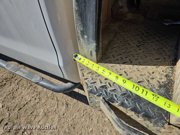 image for item DY1241 2019 Chevrolet Silverado 3500HD Crew Cab flatbed pickup truck