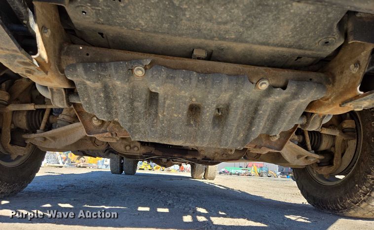 image for item DY1241 2019 Chevrolet Silverado 3500HD Crew Cab flatbed pickup truck